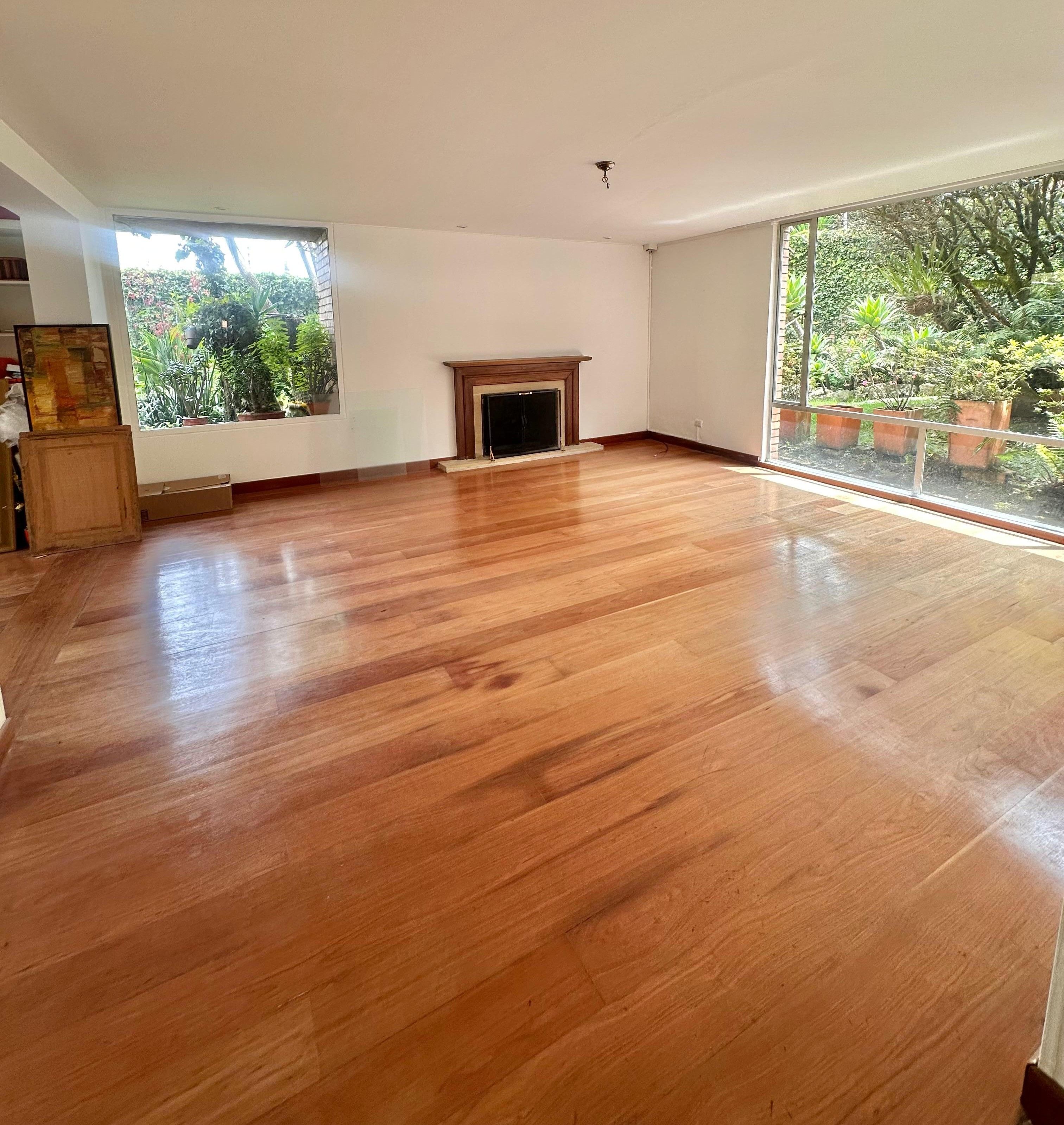 Casa en venta Cundinamarca Bogotá Santa Ana Oriental 446 m2 Habitaciones 3 Baños 5 Garajes 2 Precio $2700000000