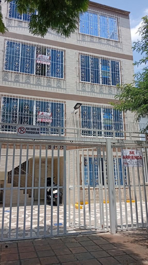 Apartamento en arriendo Valle Del Cauca Cali Prados Del Norte 130 m2 Habitaciones 3 Baños 3 Garajes 1 Precio $2000000