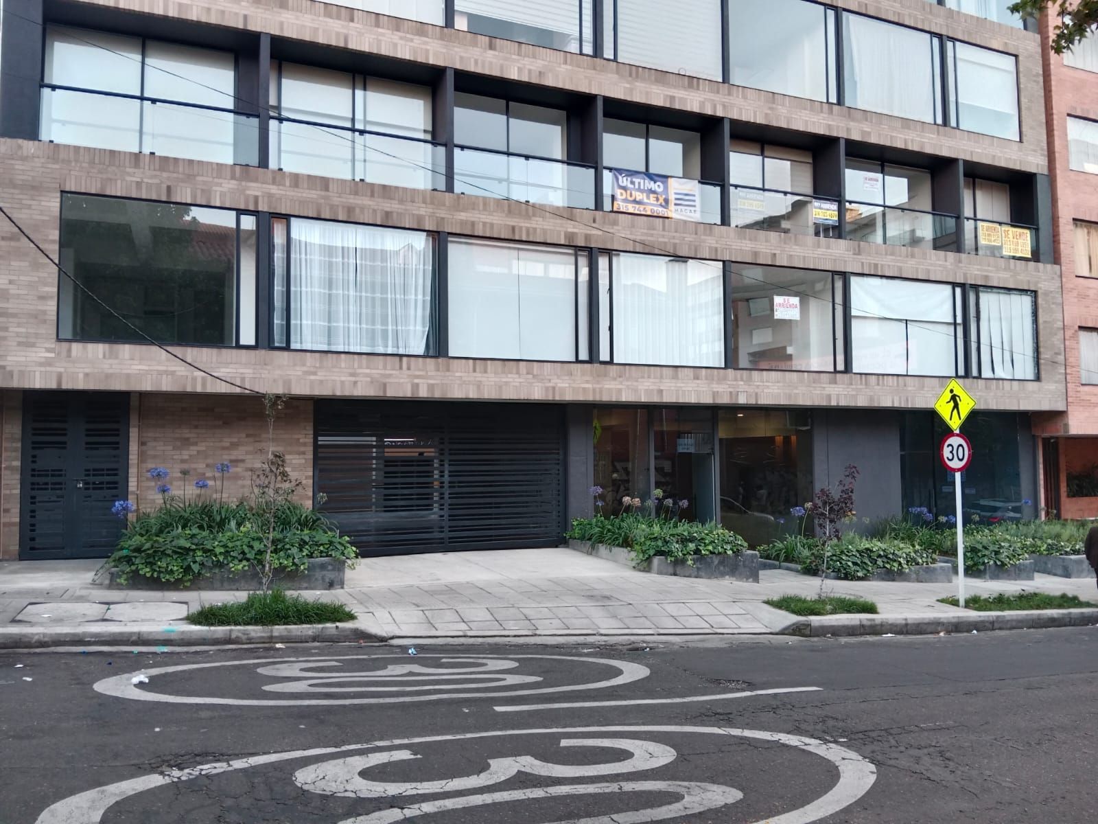 Apartaestudio en venta Cundinamarca Bogotá Marly 15 m2 Habitaciones 1 Baños 1 Garajes 0 Precio $200000000