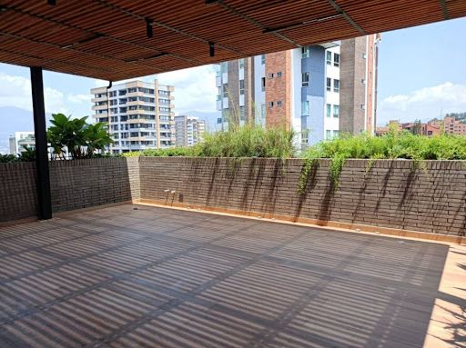 Apartamento en arriendo Antioquia Medellín La Linde 227 m2 Habitaciones 3 Baños 5 Garajes 2 Precio $15000000