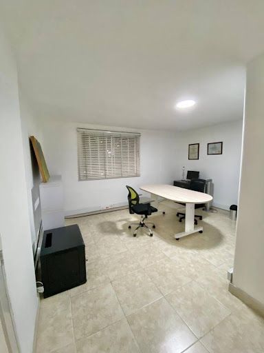 Oficina en arriendo Valle Del Cauca Cali La Flora 100 m2 Habitaciones 0 Baños 2 Garajes 0 Precio $1600000
