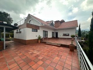 Finca en venta Cundinamarca Silvania El Centro 1200 m2 Habitaciones 6 Baños 6 Garajes 6 Precio $4000000000