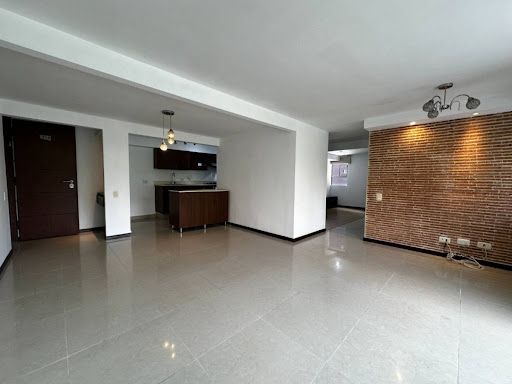 Apartamento en arriendo Antioquia Envigado El Esmeraldal 106 m2 Habitaciones 3 Baños 2 Garajes 2 Precio $4300000