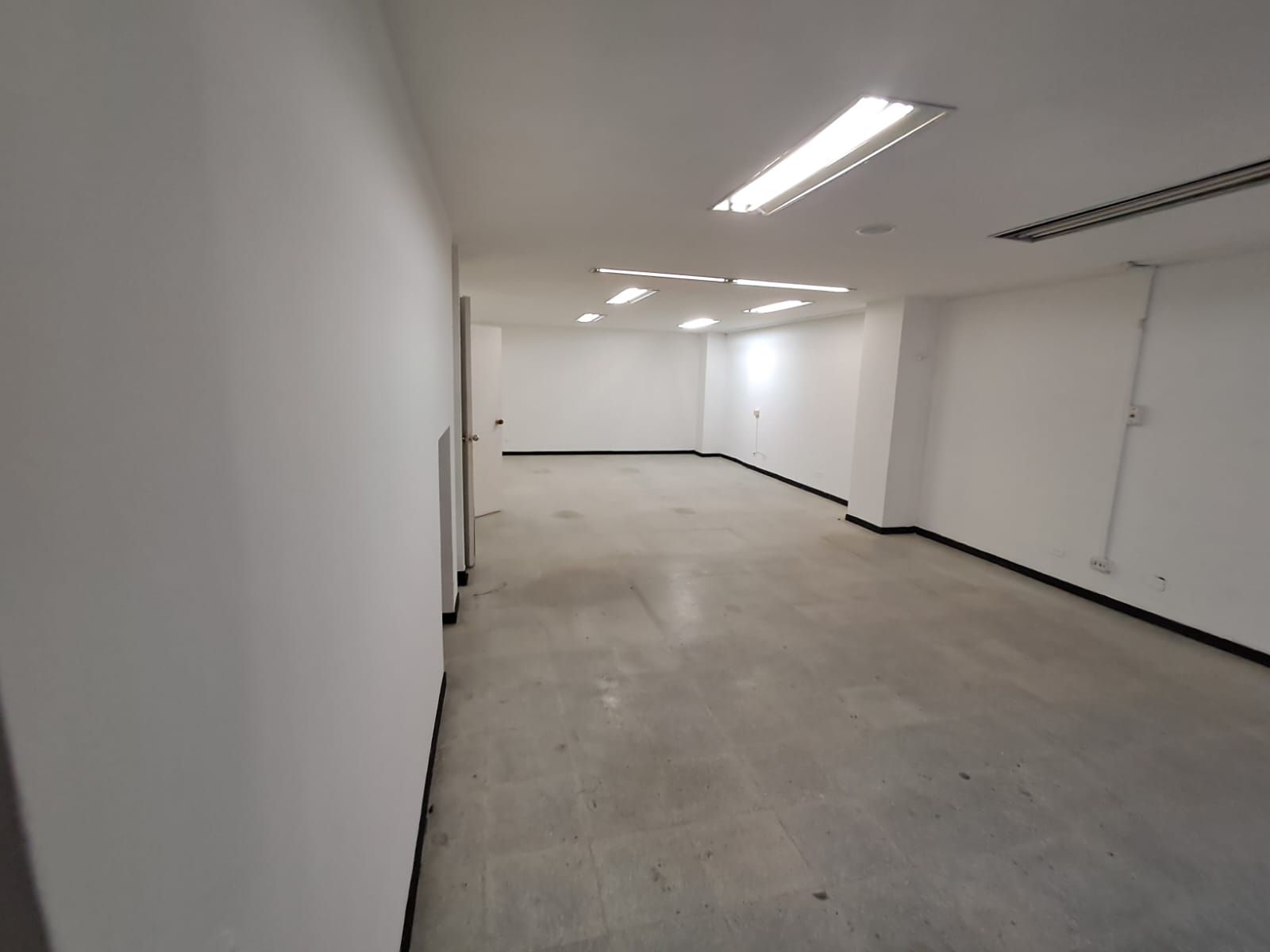 Bodega en arriendo Antioquia Medellín La Aguacatala 280 m2 Habitaciones 0 Baños 4 Garajes 2 Precio $8175000