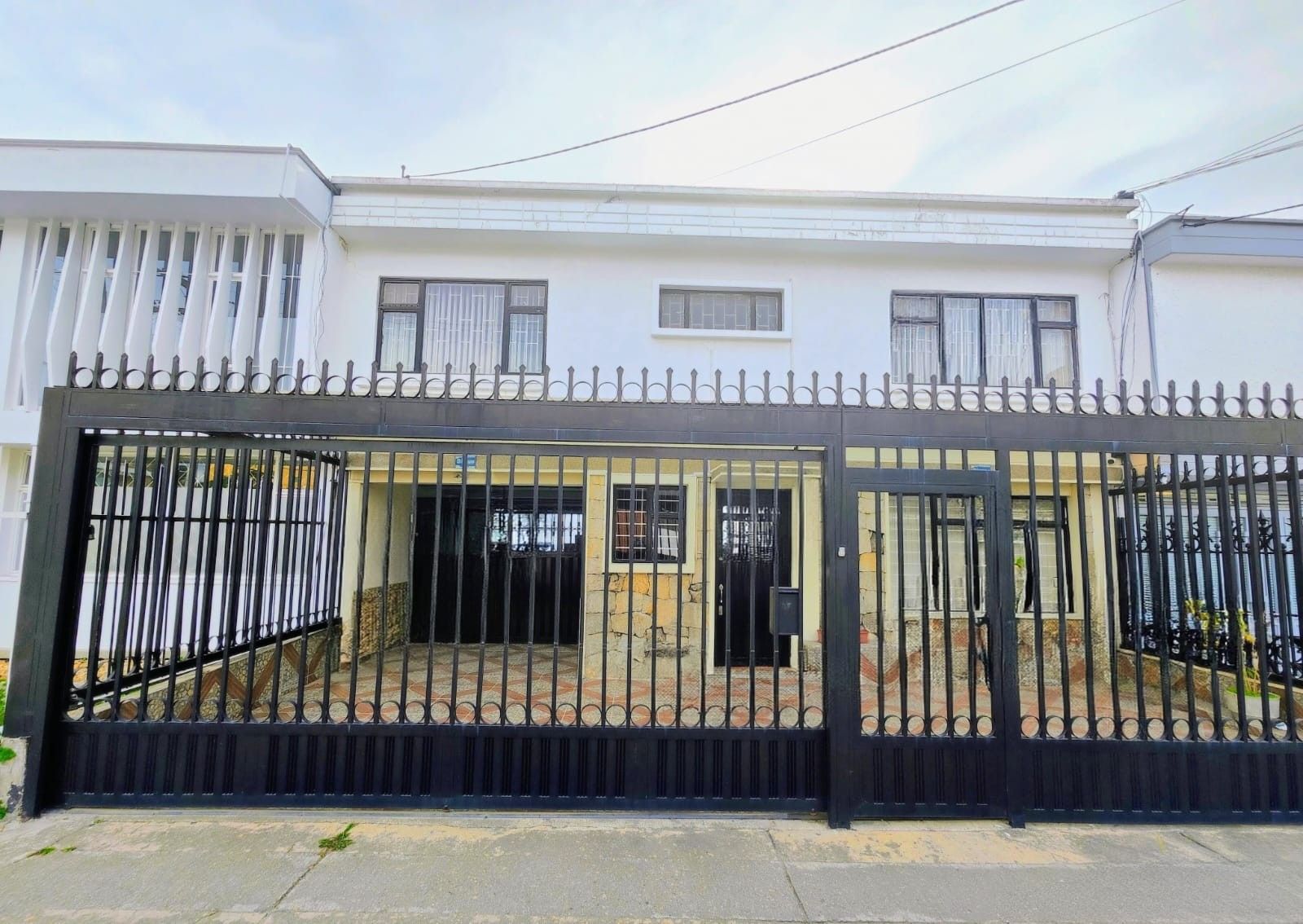 Casa en arriendo Cundinamarca Bogotá Normandía 400 m2 Habitaciones 5 Baños 5 Garajes 3 Precio $7000000