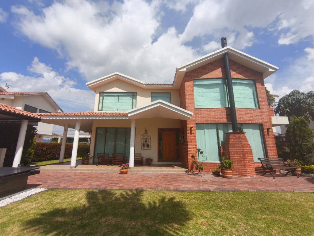 Casa en arriendo Cundinamarca Cajicá Vda Chuntame 300 m2 Habitaciones 4 Baños 4 Garajes 4 Precio $8900000