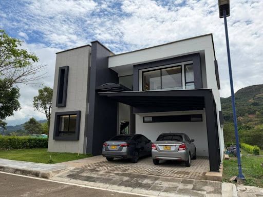 Casa en venta Santander Floridablanca Floridablanca 334 m2 Habitaciones 3 Baños 5 Garajes 2 Precio $1800000000