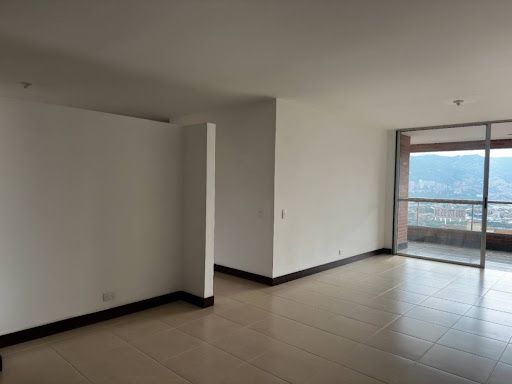 Apartamento en arriendo Antioquia Medellín Castropol 140 m2 Habitaciones 3 Baños 3 Garajes 2 Precio $8000000