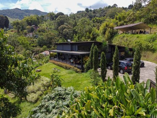 Casa Campestre en venta Antioquia La Estrella San Isidro 3740 m2 Habitaciones 3 Baños 4 Garajes 4 Precio $1650000000