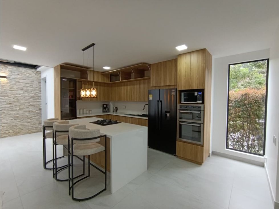 Casa en arriendo o venta Antioquia Rionegro San Antonio 220 m2 Habitaciones 4 Baños 4 Garajes 1 Precio venta $1250000000 Precio arriendo $6847000