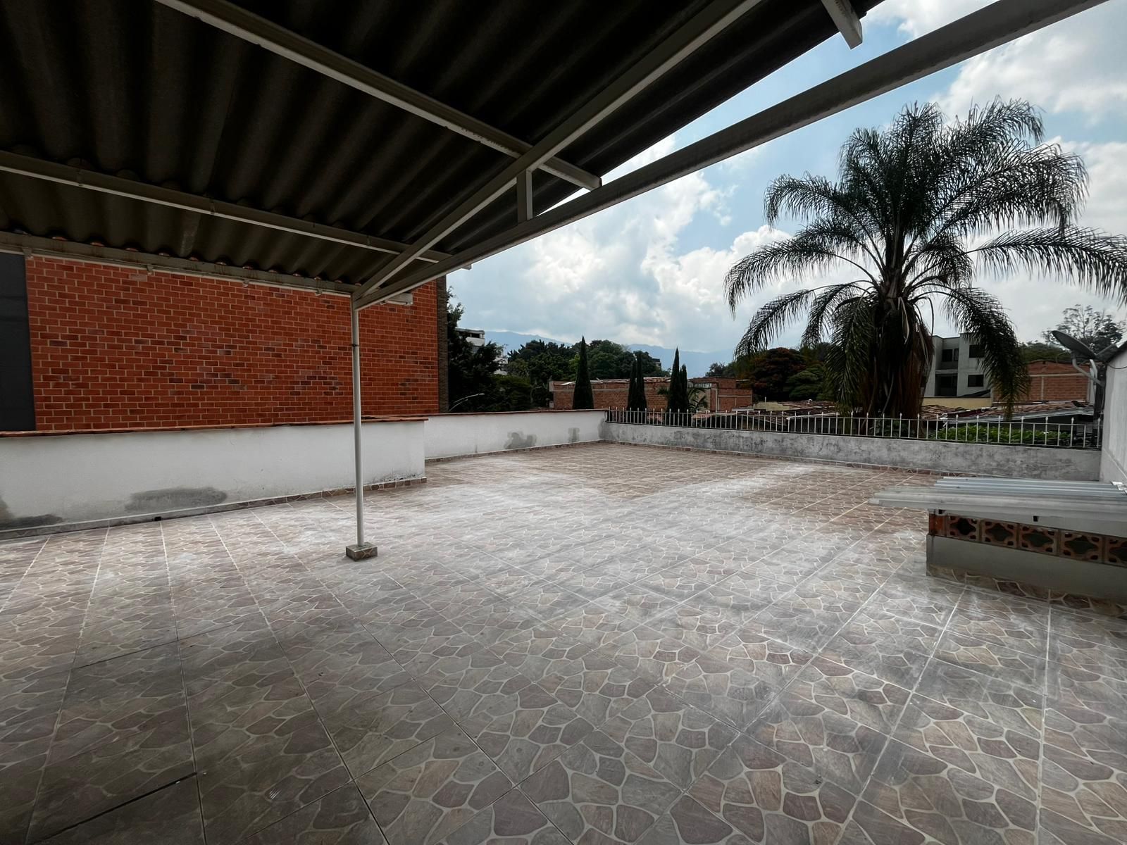 Casa en arriendo Antioquia Medellín El Nogal Los Almendros 326 m2 Habitaciones 5 Baños 3 Garajes 1 Precio $6500000