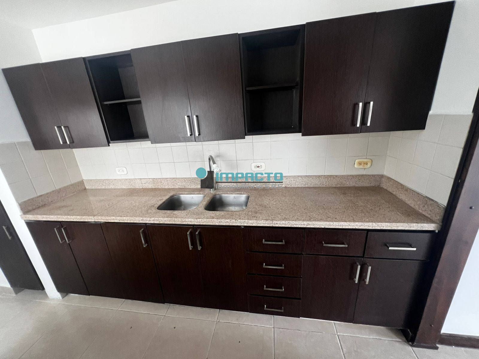Apartamento en arriendo Antioquia Medellín San Joaquin 98 m2 Habitaciones 3 Baños 2 Garajes 1 Precio $3300000