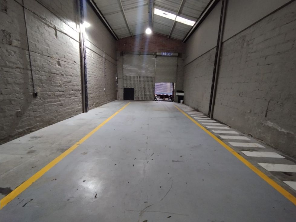 Bodega en arriendo Antioquia Medellín El Chagualo 140 m2 Habitaciones 0 Baños 2 Garajes 0 Precio $7500000