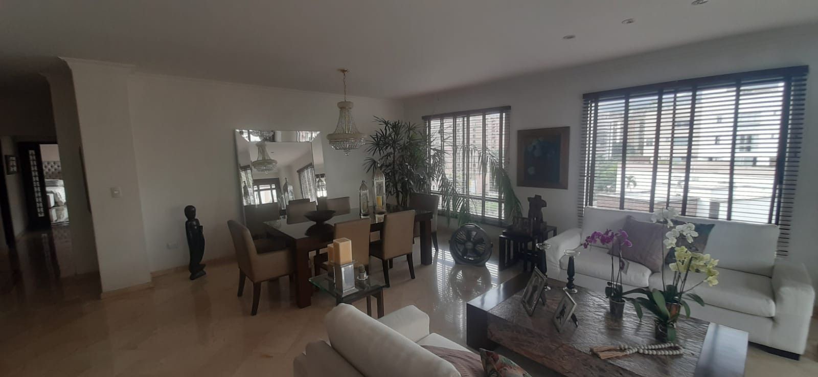 Apartamento en venta Valle Del Cauca Cali Santa Teresita 233 m2 Habitaciones 4 Baños 4 Garajes 2 Precio $1500000000