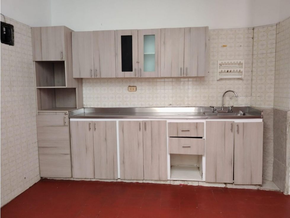 Casa en arriendo Antioquia Medellín Sucre 240 m2 Habitaciones 6 Baños 2 Garajes 0 Precio $5000000