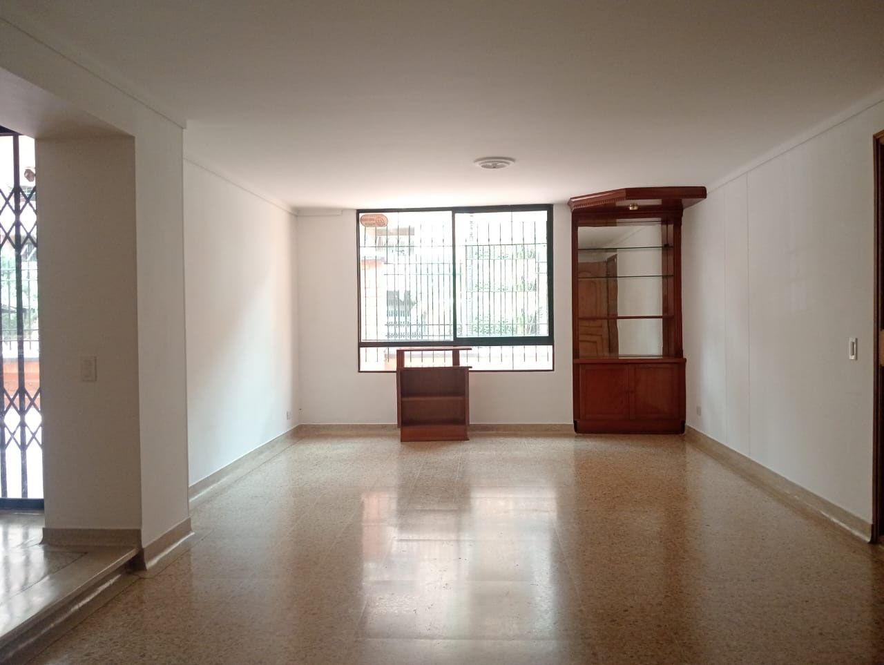 Apartamento en arriendo Antioquia Medellín Calle Nueva 228 m2 Habitaciones 4 Baños 2 Garajes 2 Precio $4600000