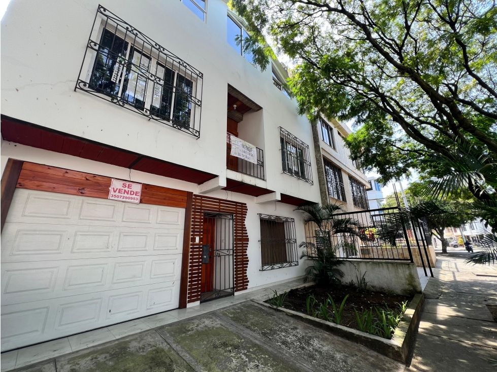 Oficina en venta Valle Del Cauca Cali El Bosque 225 m2 Habitaciones 0 Baños 4 Garajes 3 Precio $750000000