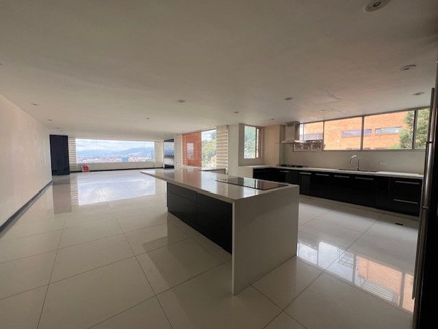 Apartamento en arriendo Cundinamarca Bogotá El Refugio 545 m2 Habitaciones 4 Baños 5 Garajes 4 Precio $23300000