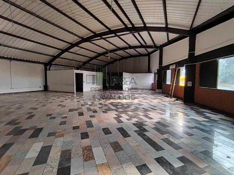 Local en arriendo Antioquia Medellín Campo Alegre 370 m2 Habitaciones 0 Baños 5 Garajes 0 Precio $10000000