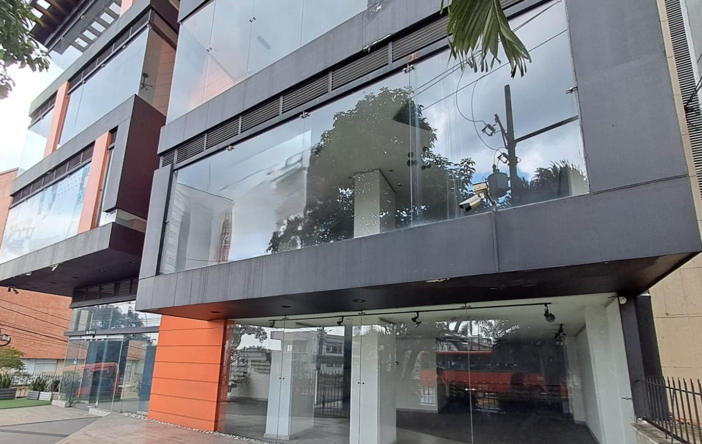 Edificio en arriendo Risaralda Pereira San Jose 2100 m2 Habitaciones 0 Baños 4 Garajes 10 Precio $95000000