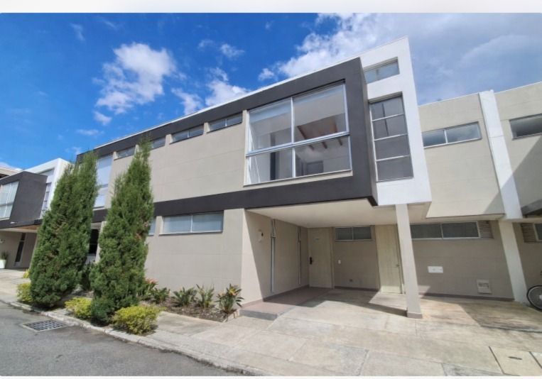 Casa en arriendo Antioquia Rionegro Gualanday 167 m2 Habitaciones 3 Baños 3 Garajes 1 Precio $6800000