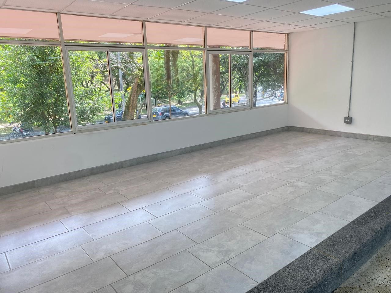 Local en arriendo Antioquia Medellín Urbanizacion Villa Del Aburra 56 m2 Habitaciones 0 Baños 1 Garajes 0 Precio $2900000