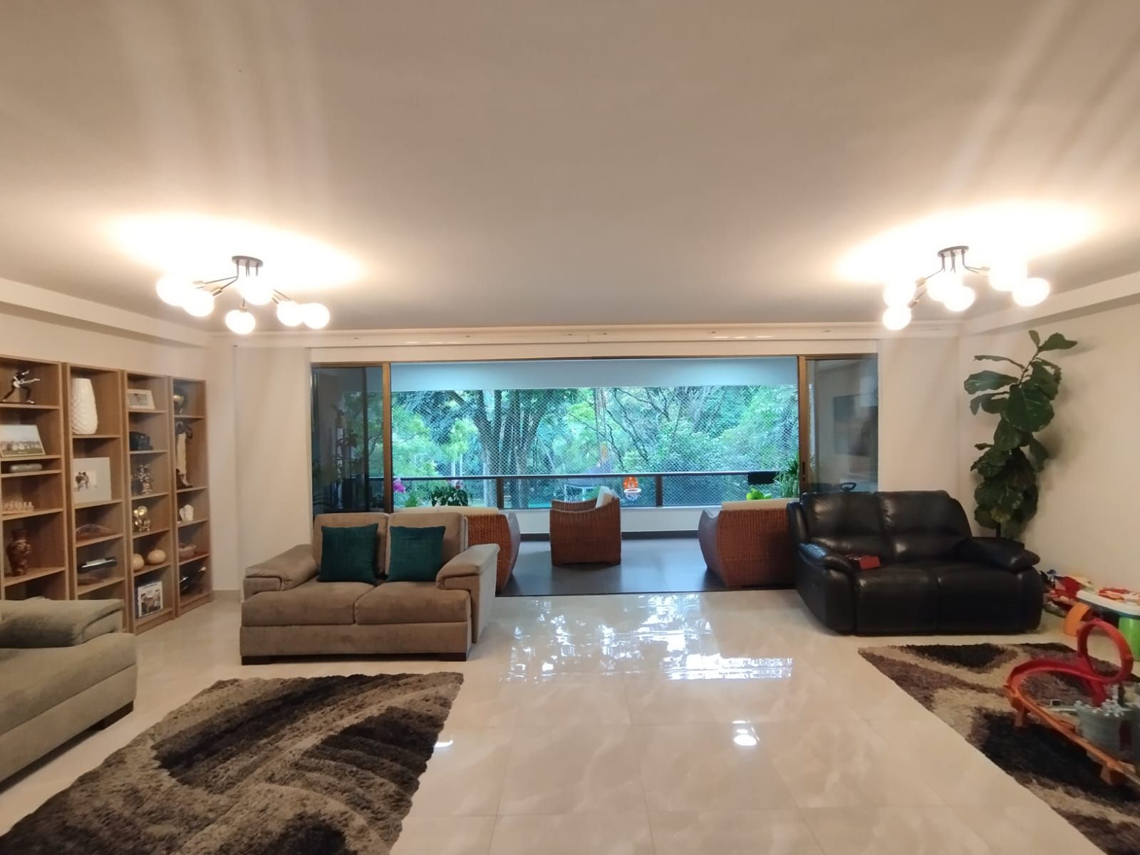 Apartamento en arriendo Antioquia Medellín Urbanizacion El Futuro 220 m2 Habitaciones 4 Baños 5 Garajes 2 Precio $11400000