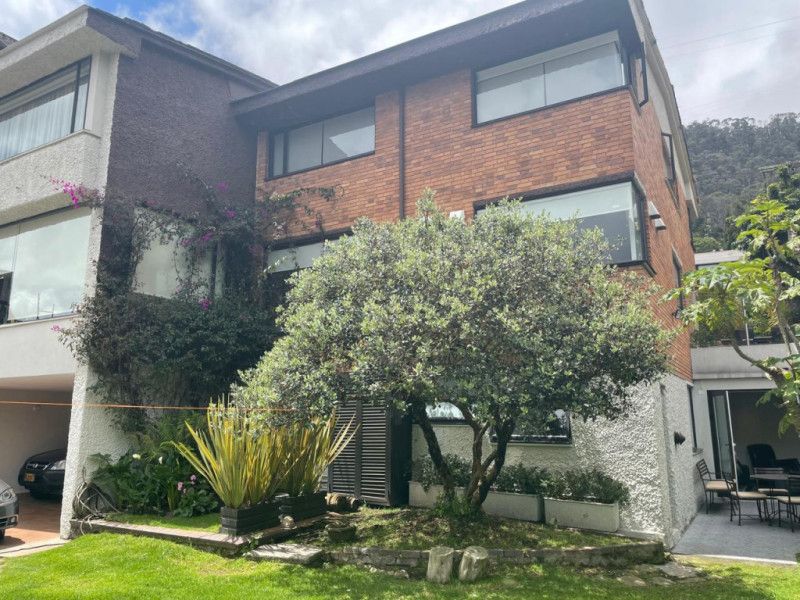 Casa en venta Cundinamarca Bogotá Cataluña 385 m2 Habitaciones 4 Baños 4 Garajes 4 Precio $5700000000