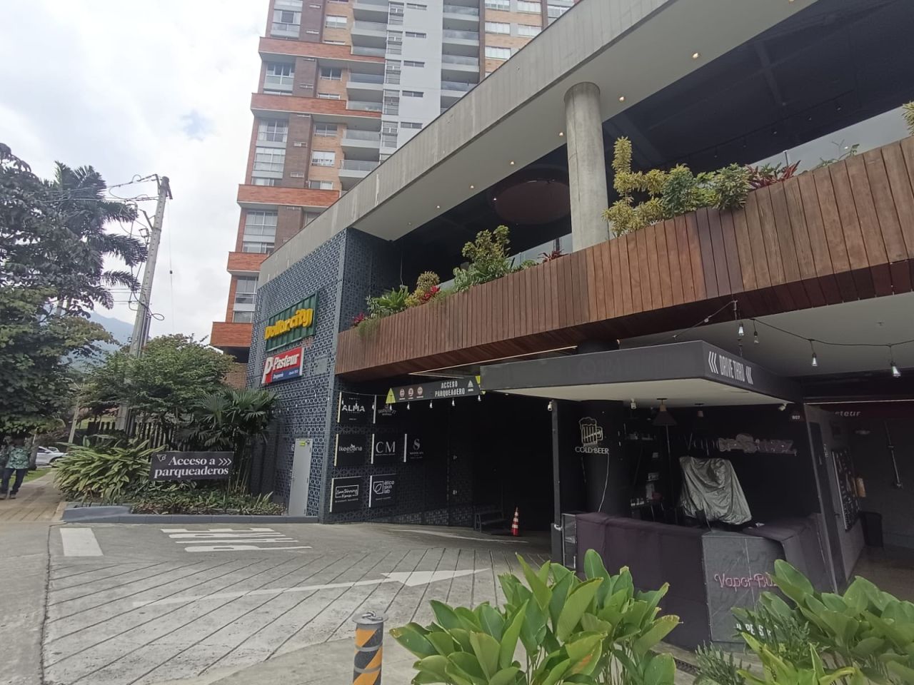 Local en arriendo Antioquia Envigado Zúñiga 4 m2 Habitaciones 0 Baños 0 Garajes 0 Precio $2000000
