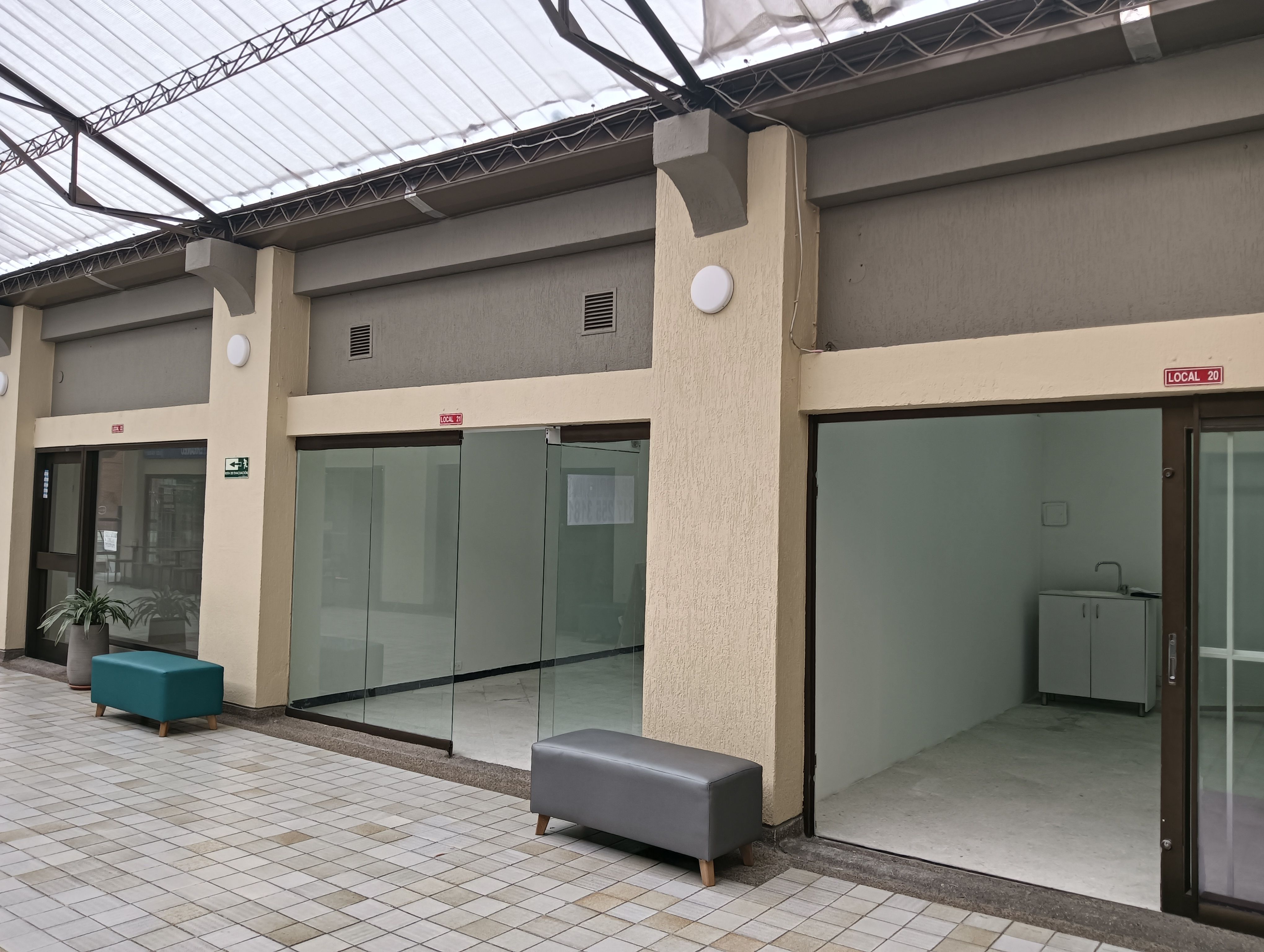 Local en arriendo o venta Cundinamarca Bogotá Villas Del Mediterraneo 20 m2 Habitaciones 0 Baños 0 Garajes 0 Precio venta $300000000 Precio arriendo $1500000