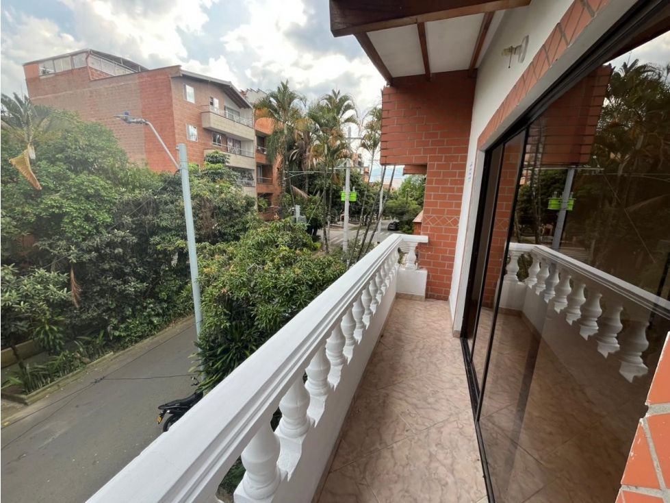 Apartamento en arriendo Antioquia Envigado Obrero 124 m2 Habitaciones 4 Baños 2 Garajes 0 Precio $3500000