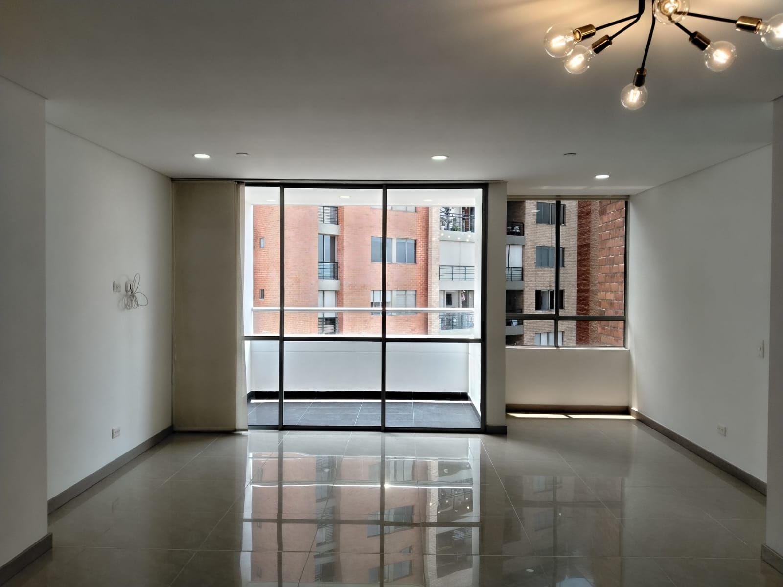 Apartamento en arriendo Antioquia Medellín Castropol 98 m2 Habitaciones 3 Baños 2 Garajes 2 Precio $4900000