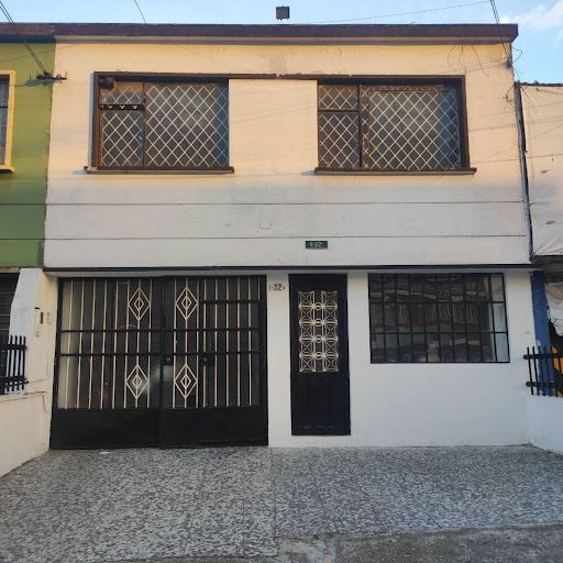 Casa en arriendo Cundinamarca Bogotá Calvo Sur 210 m2 Habitaciones 6 Baños 2 Garajes 1 Precio $4250000