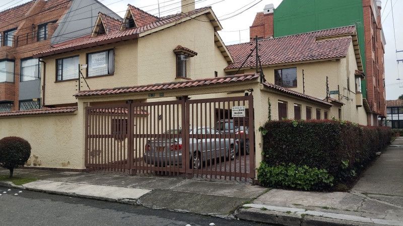 Casa en arriendo Cundinamarca Bogotá El Batan 159 m2 Habitaciones 3 Baños 3 Garajes 2 Precio $4000000