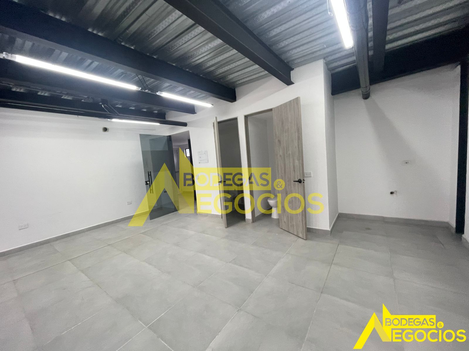 Bodega en arriendo Antioquia Medellín Ub Sorrento 110 m2 Habitaciones 0 Baños 2 Garajes 0 Precio $6500000