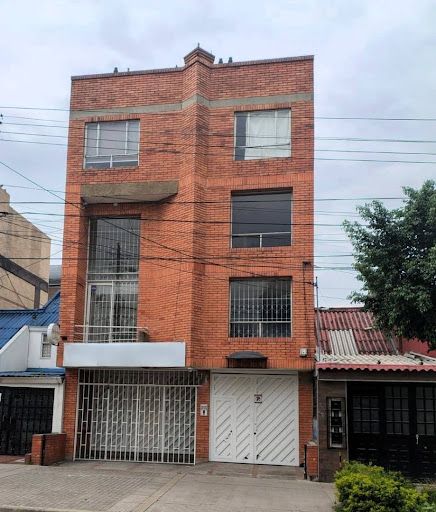 Apartamento en arriendo Cundinamarca Bogotá Unidad Carabelas 100 m2 Habitaciones 3 Baños 3 Garajes 1 Precio $2550000