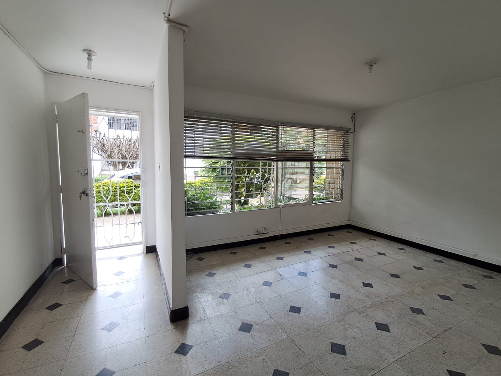 Casa en arriendo Antioquia Medellín El Nogal- Los Almendros 80 m2 Habitaciones 2 Baños 1 Garajes 0 Precio $3200000