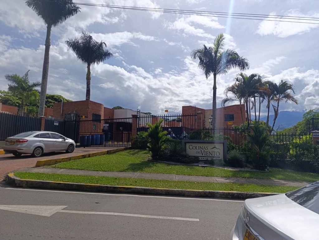 Casa en arriendo Valle Del Cauca Cali Conjunto Residencial Mirador De La Rivera 350 m2 Habitaciones 7 Baños 6 Garajes 4 Precio $7000000