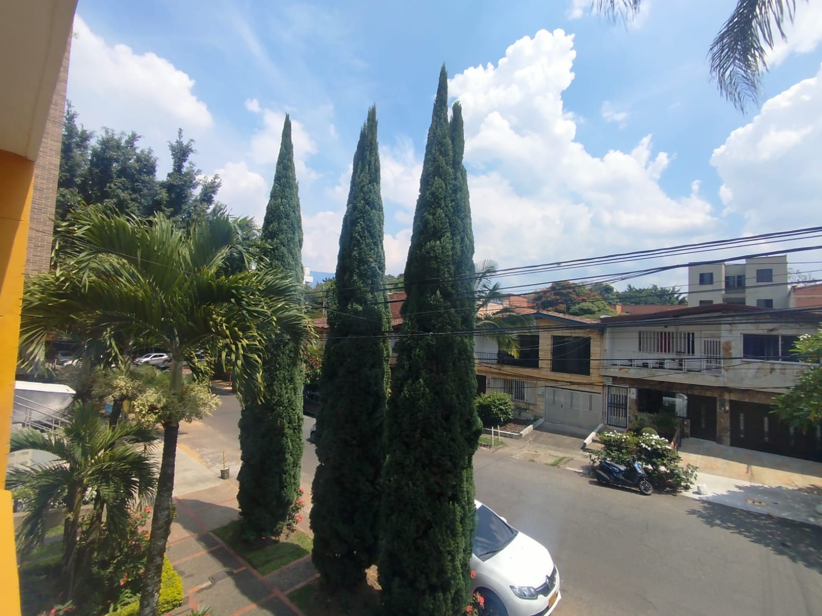 Casa en arriendo Antioquia Medellín El Nogal- Los Almendros 250 m2 Habitaciones 5 Baños 3 Garajes 1 Precio $6500000