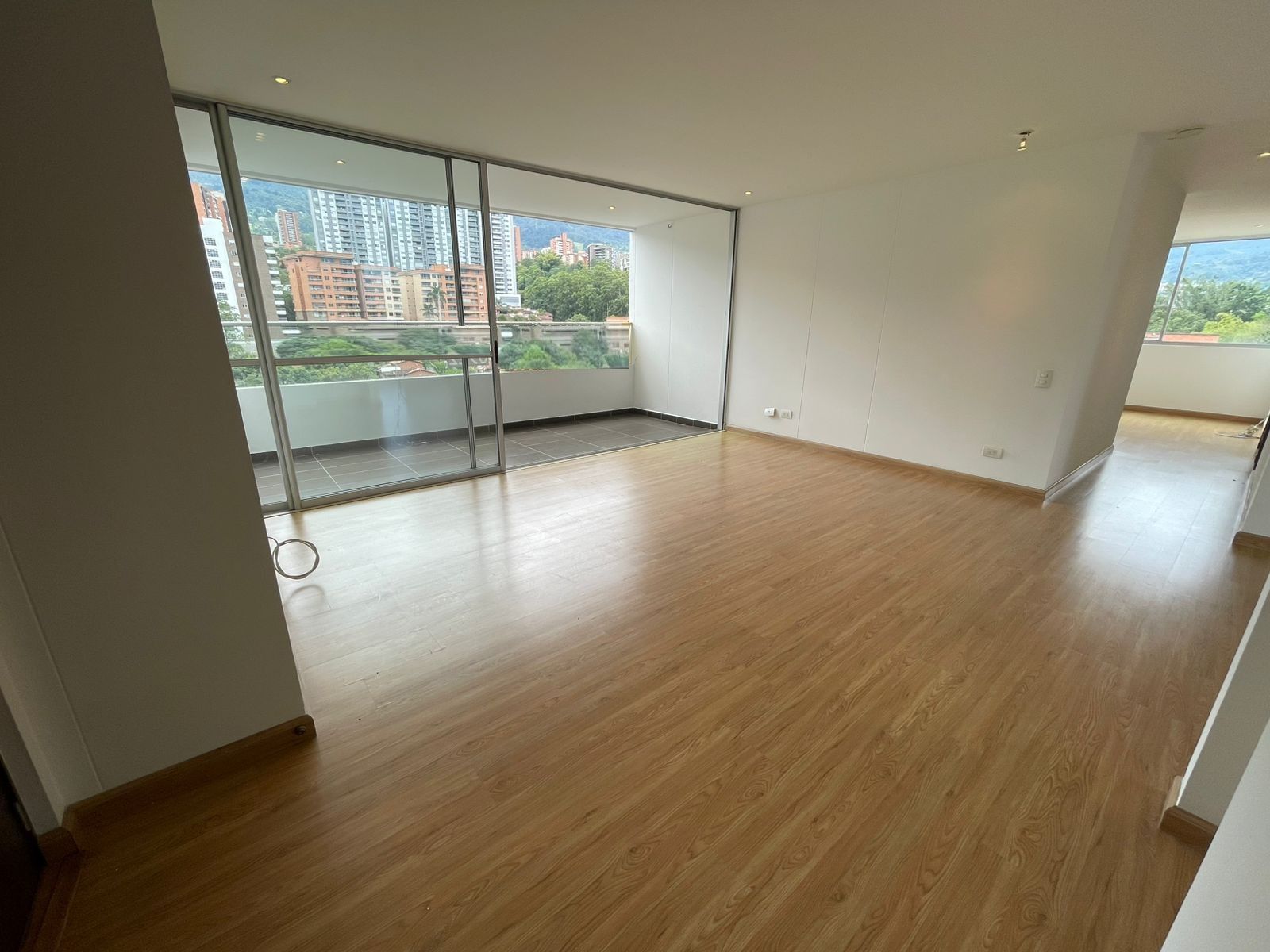 Apartamento en arriendo Antioquia Envigado Zúñiga 140 m2 Habitaciones 3 Baños 4 Garajes 2 Precio $6500000