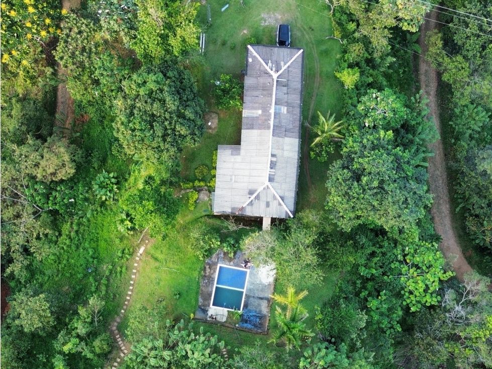 Finca en venta Antioquia Cocorná Cocorna 100 m2 Habitaciones 3 Baños 3 Garajes 4 Precio $1700000000