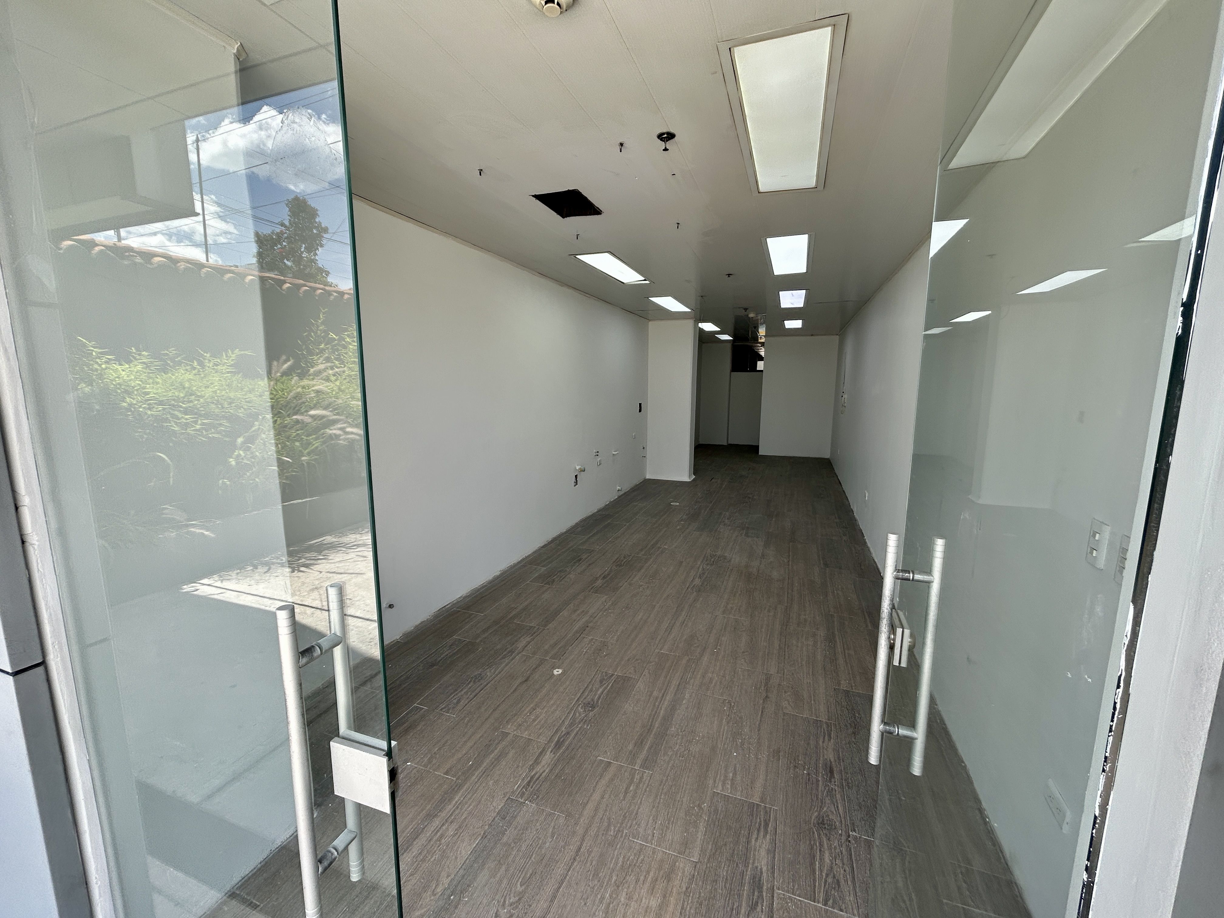 Local en arriendo Cundinamarca Bogotá Estoril 38 m2 Habitaciones 0 Baños 1 Garajes 0 Precio $4990000