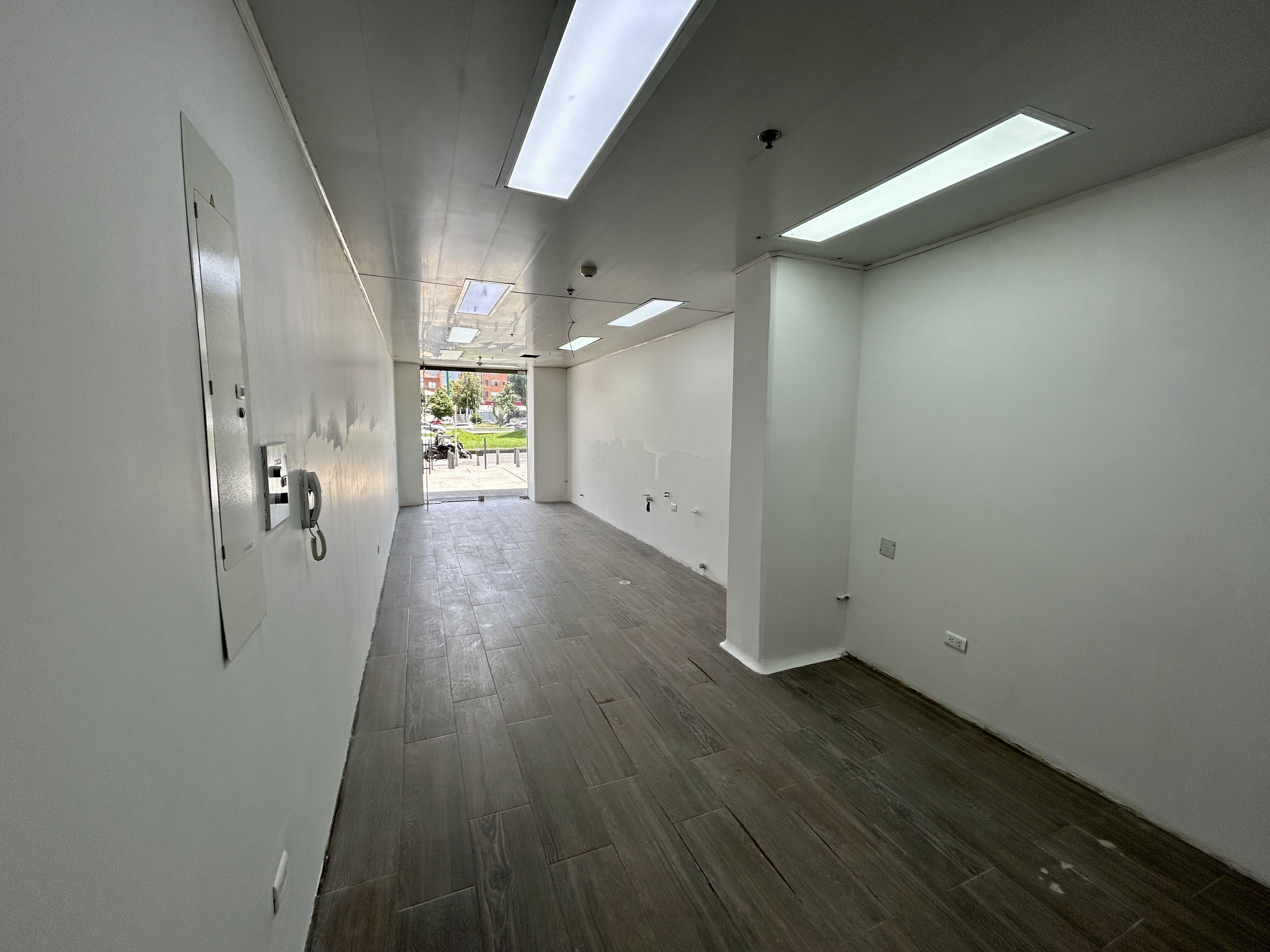 Local en arriendo Cundinamarca Bogotá Estoril 38 m2 Habitaciones 0 Baños 1 Garajes 0 Precio $5800000