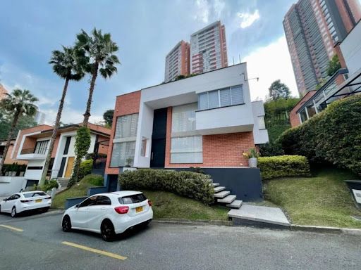 Apartamento en venta Antioquia Sabaneta Tres Esquinas 696 m2 Habitaciones 4 Baños 6 Garajes 5 Precio $2850000000