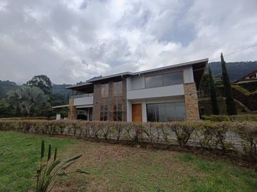 Casa en arriendo Antioquia Envigado San Rafael 340 m2 Habitaciones 4 Baños 4 Garajes 2 Precio $12000000