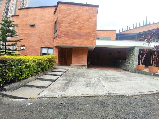 Casa en venta Antioquia Sabaneta Vereda La Doctora 250 m2 Habitaciones 5 Baños 4 Garajes 2 Precio $1400000000