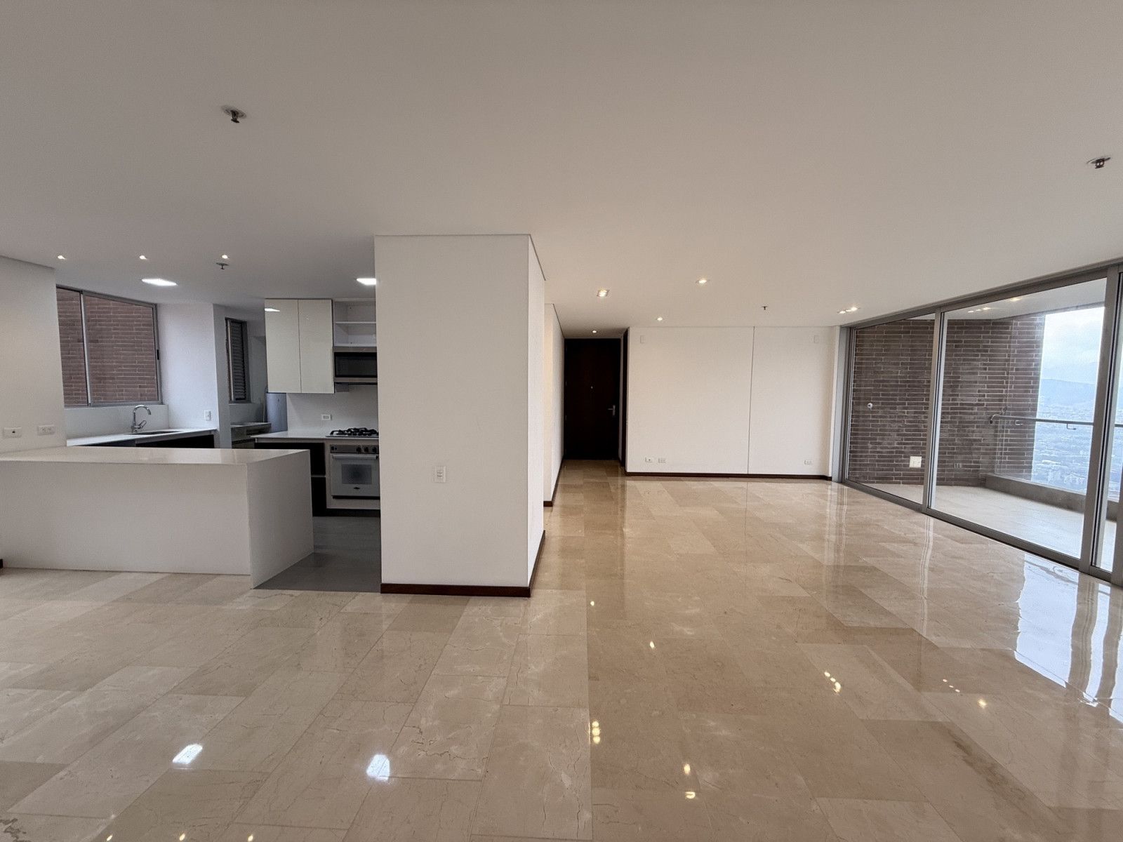 Apartamento en arriendo Antioquia Medellín El Tesoro 200 m2 Habitaciones 3 Baños 5 Garajes 2 Precio $13000000