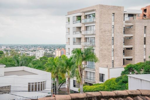 Casa en venta Valle Del Cauca Cali Tejares - Cristales 450 m2 Habitaciones 4 Baños 5 Garajes 3 Precio $1850000000