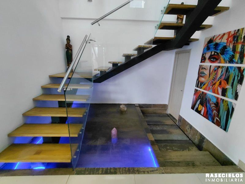 Casa en venta Antioquia Envigado El Esmeraldal 250 m2 Habitaciones 3 Baños 4 Garajes 2 Precio $1400000000