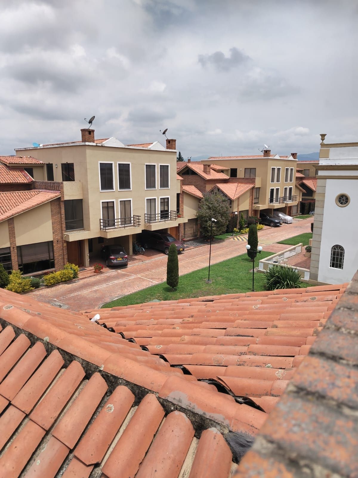 Casa en arriendo o venta Cundinamarca Chía Los Nogales 287 m2 Habitaciones 4 Baños 5 Garajes 2 Precio venta $1250000000 Precio arriendo $7500000